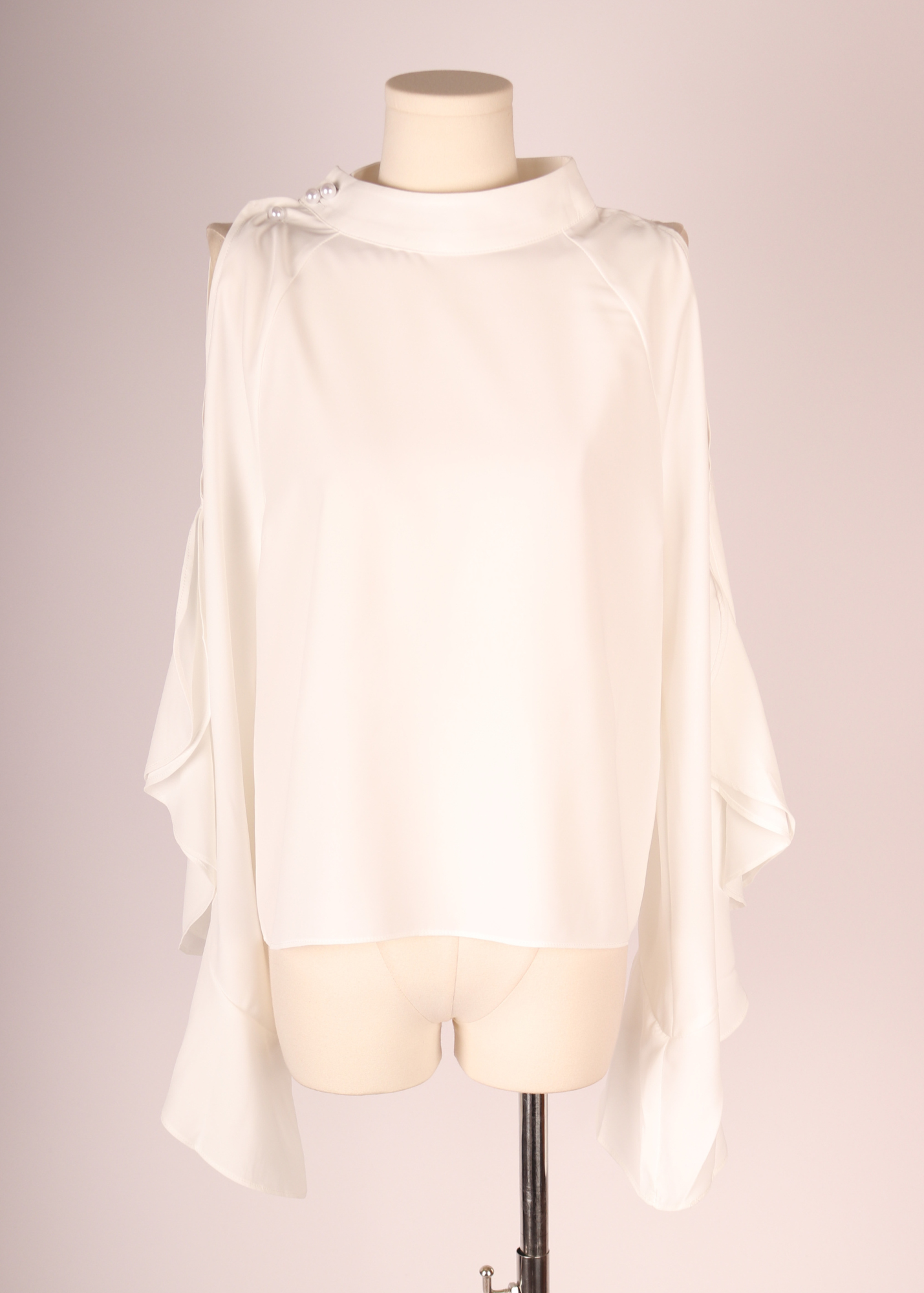 BLUSA CON PERLA BLANCA