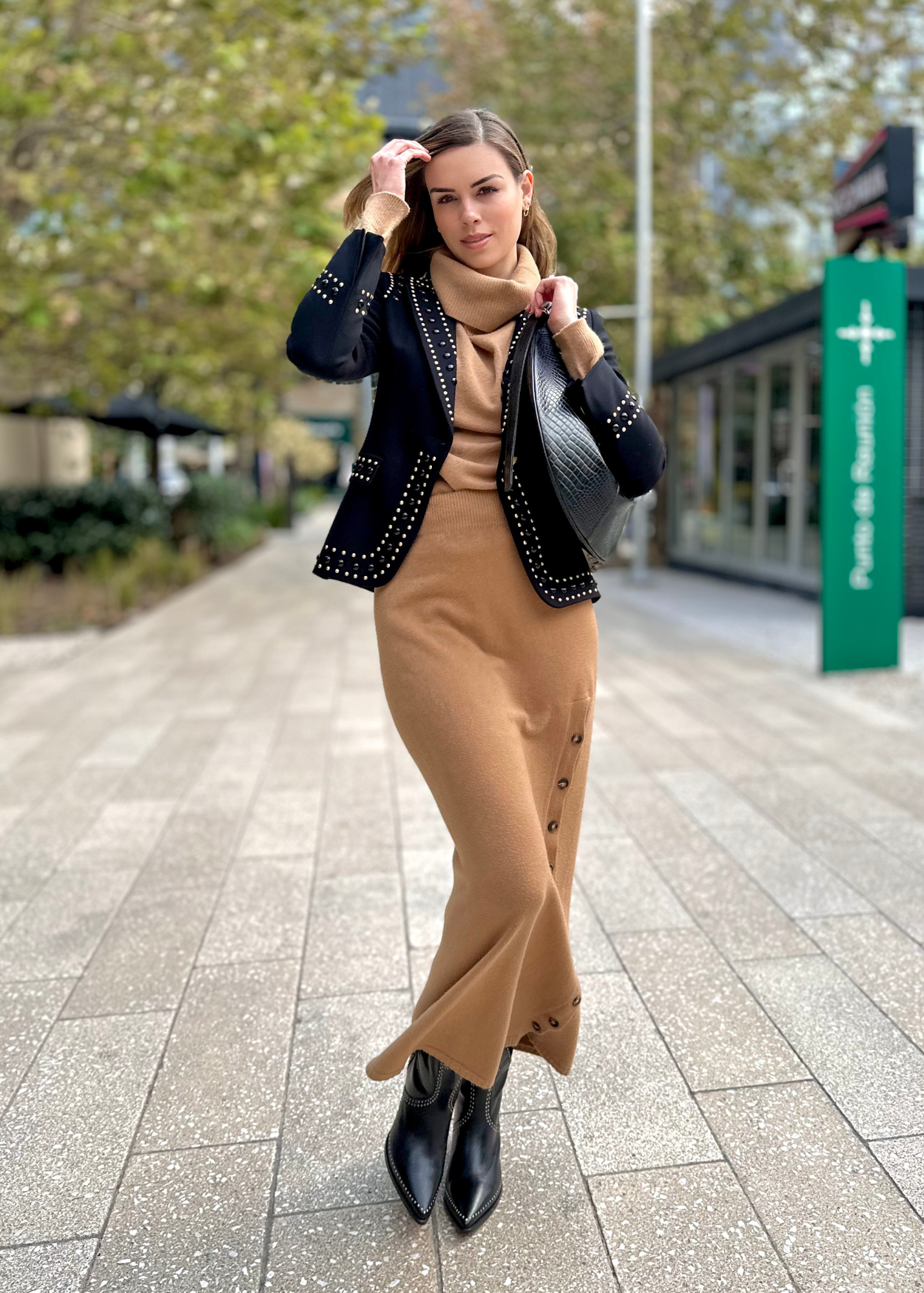 EP LUXURY SET DE SWEATER Y FALDA CAMEL