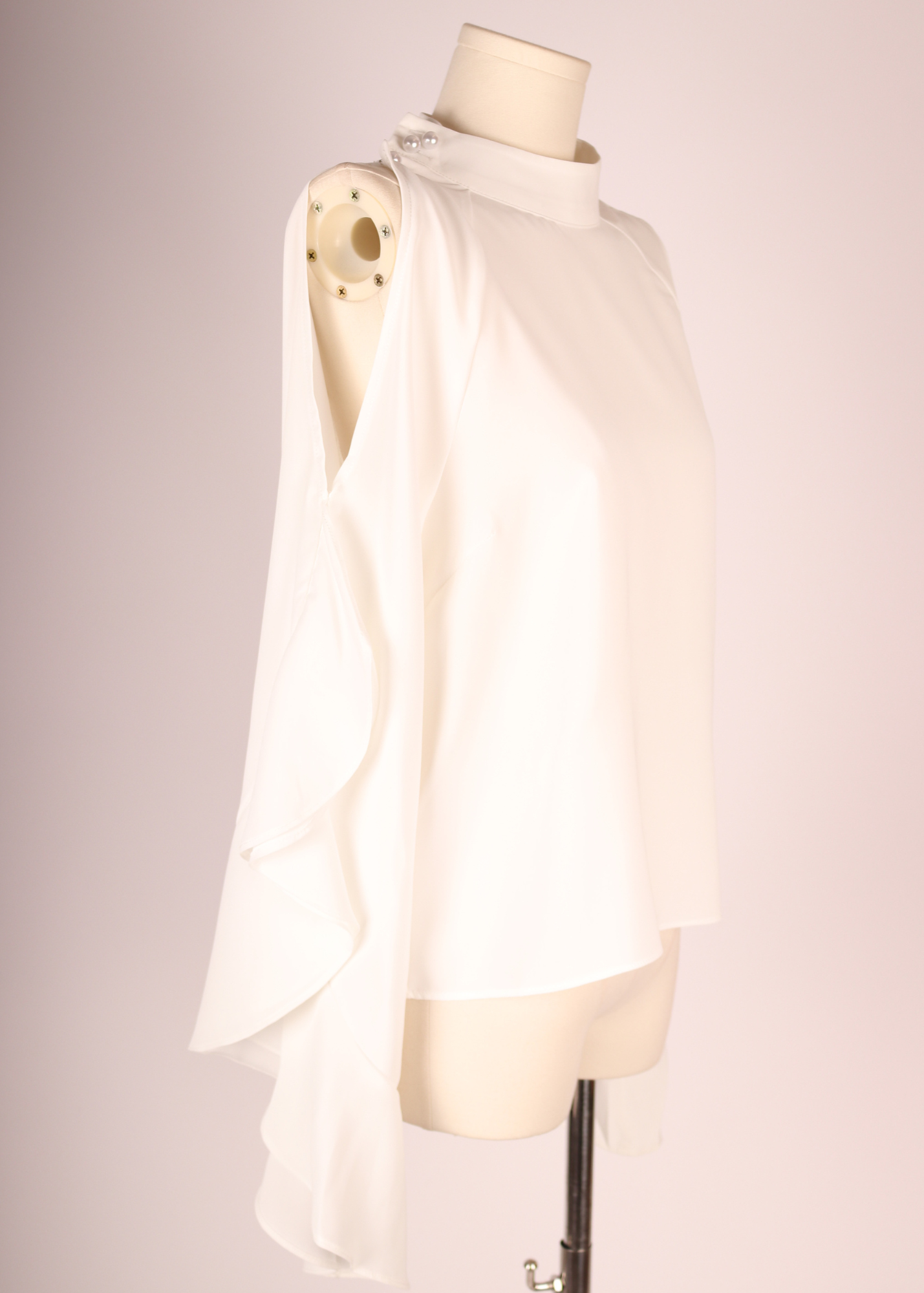 BLUSA CON PERLA BLANCA