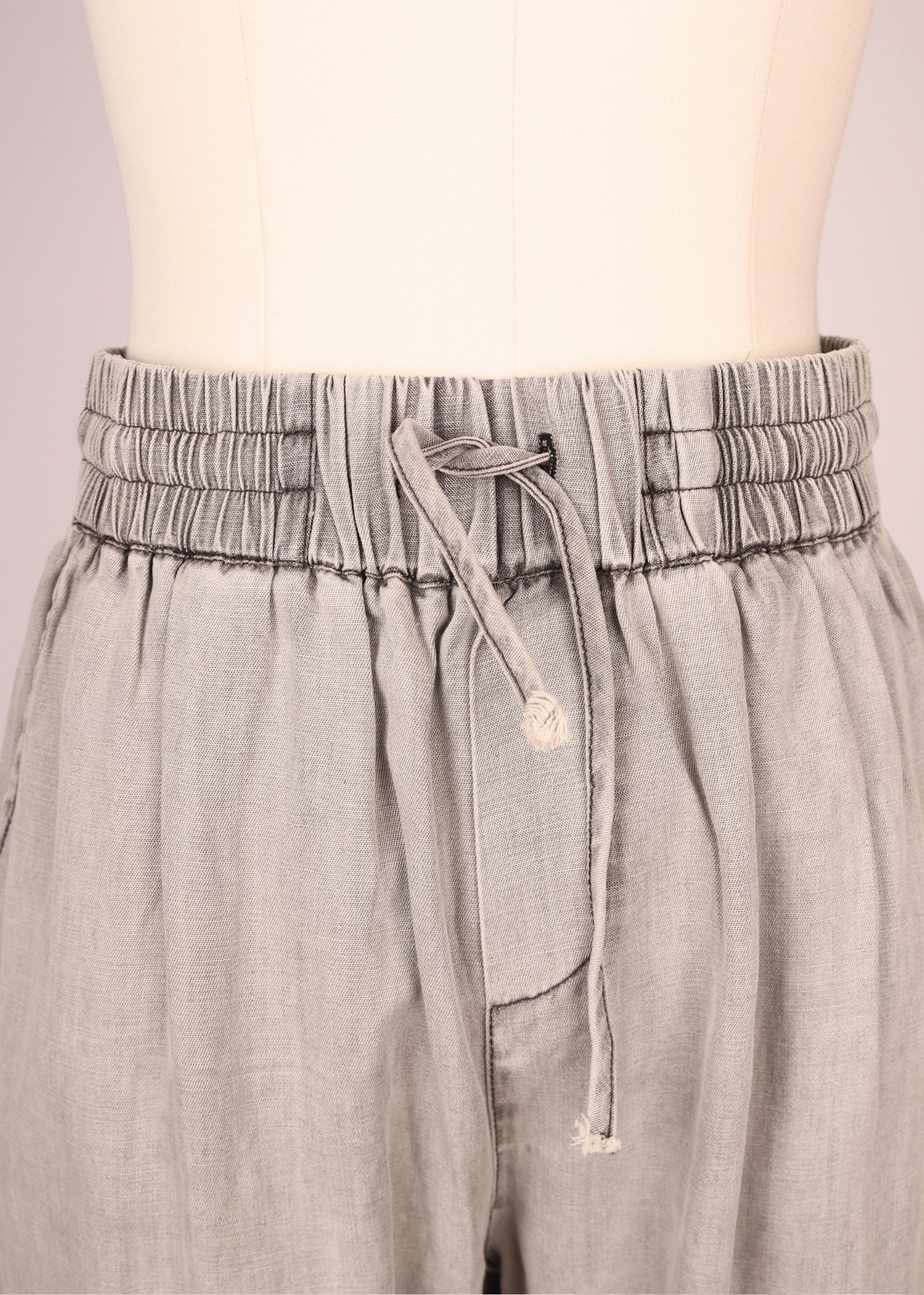 JOGGER CARGO GRIS PRELAVADO