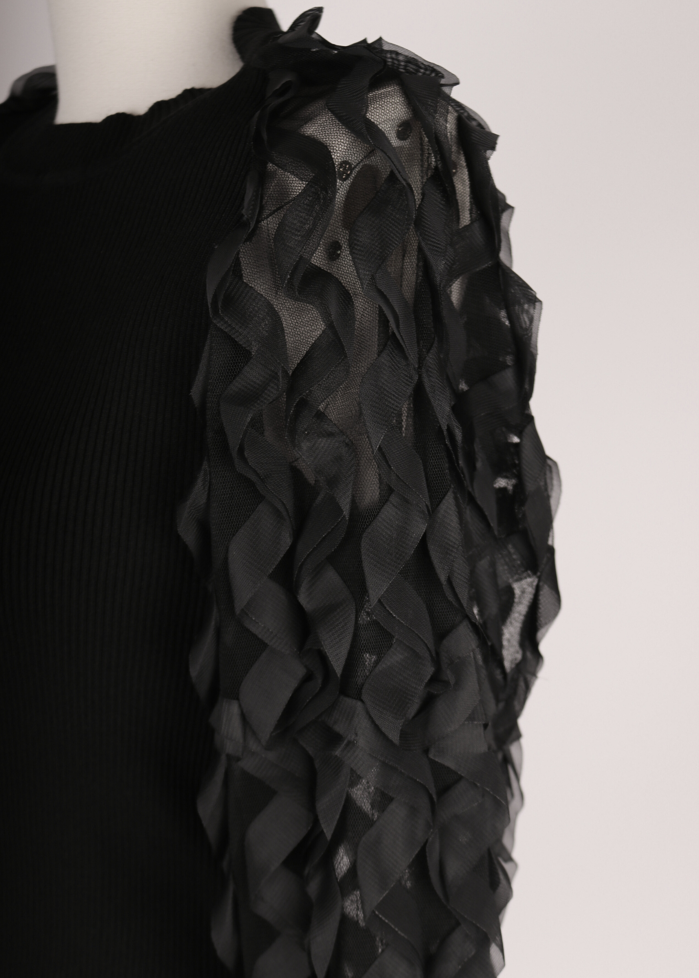 BLUSA MANGA MALLA CON VOLANTES N