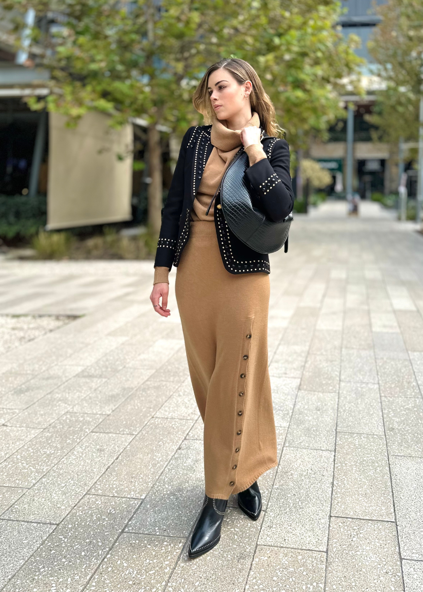 EP LUXURY SET DE SWEATER Y FALDA CAMEL