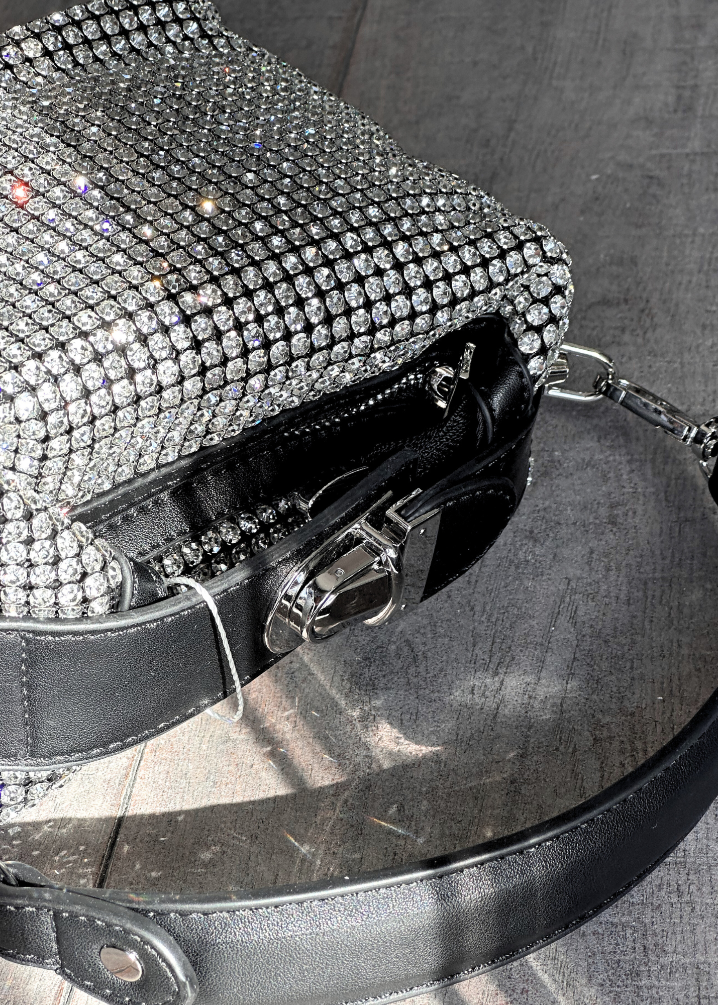 MINI BOLSO ASA CUERO Y BROCHE PLATA