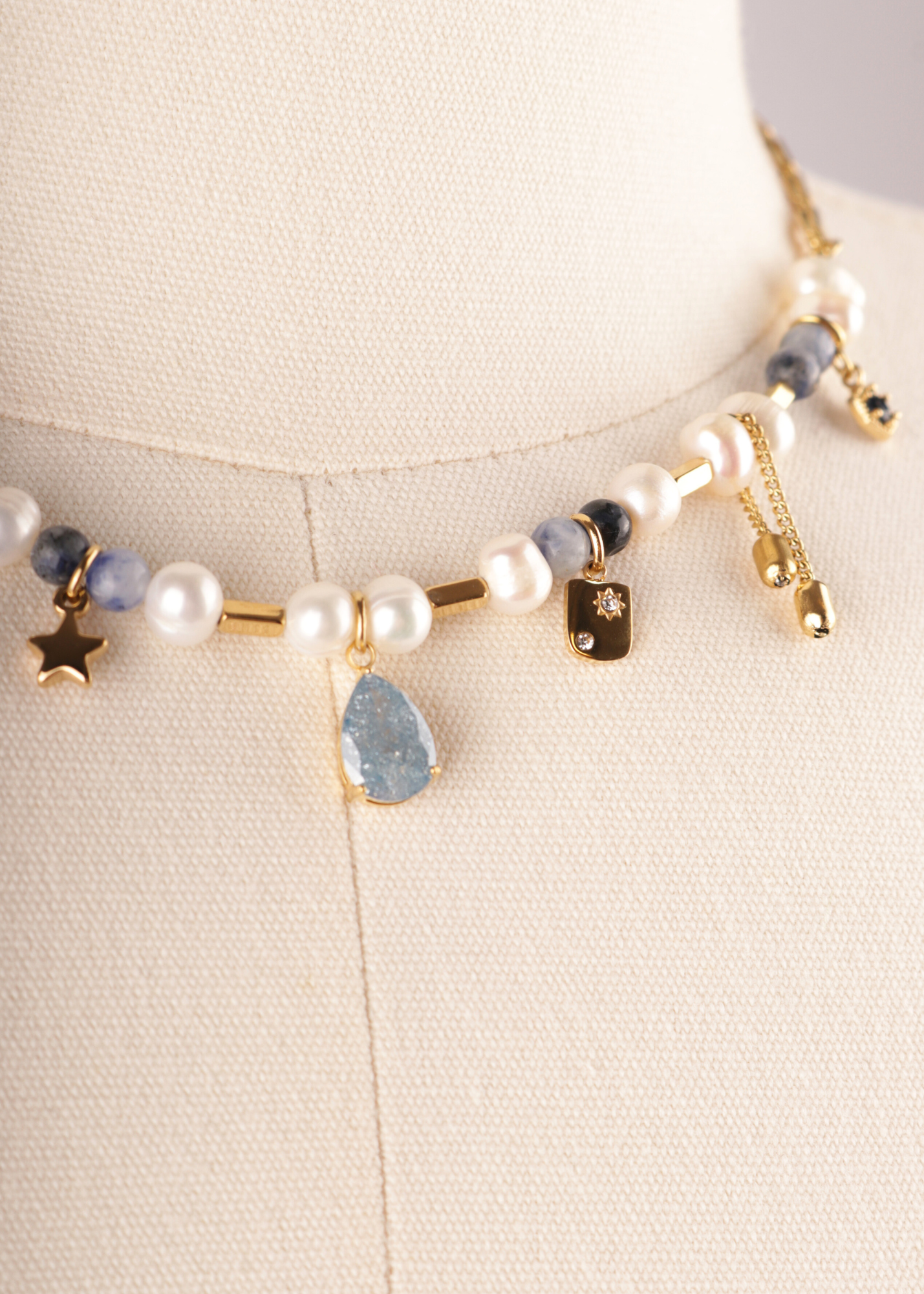 COLLAR DIJE GOTA AZUL