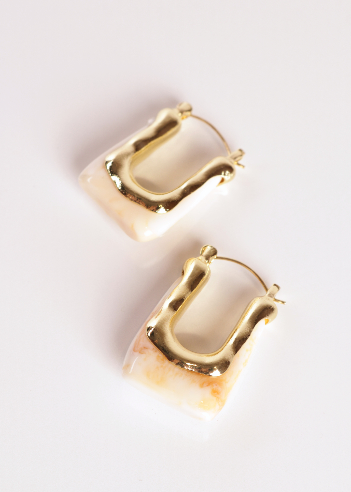 ARETES ACRILICO BLANCO BISEL D