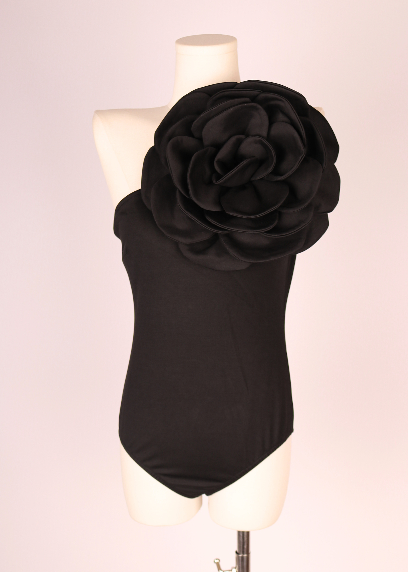 BODY DETALLE EN FLOR NEGRO