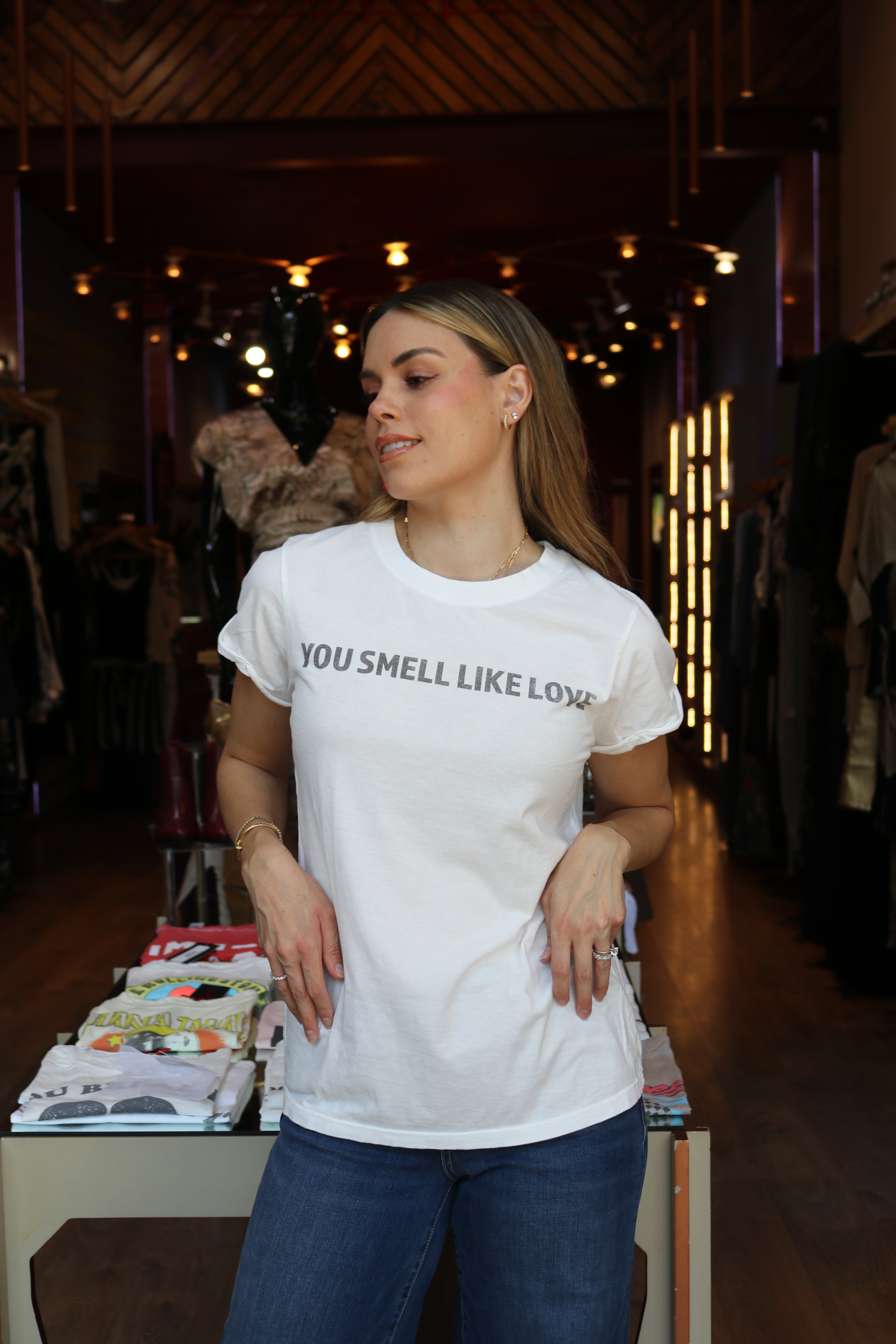 CAMISETA YOU SMELL LIKE LOVE