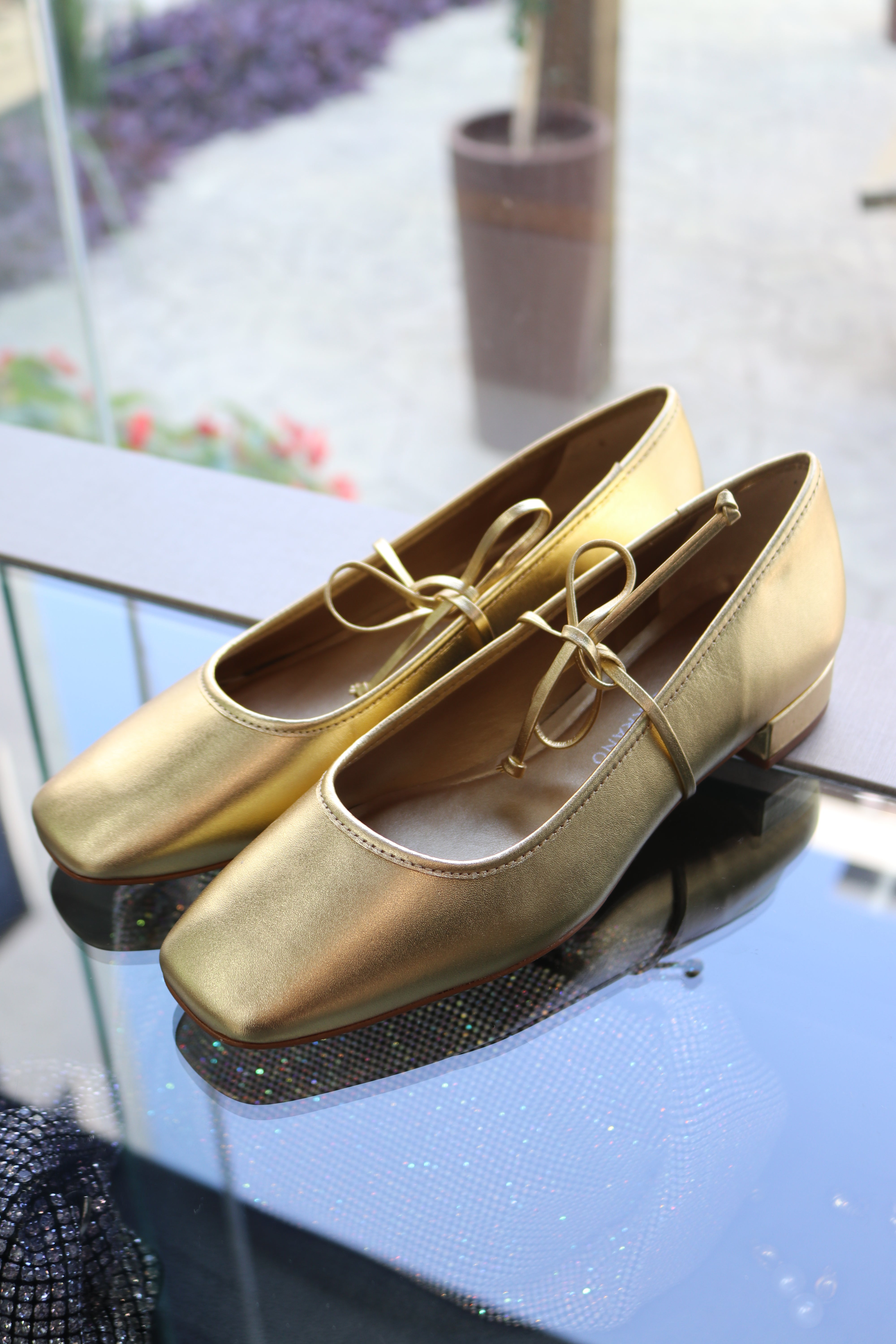 CARRANO LACED LOAFERS METAL LEATHER GOLD