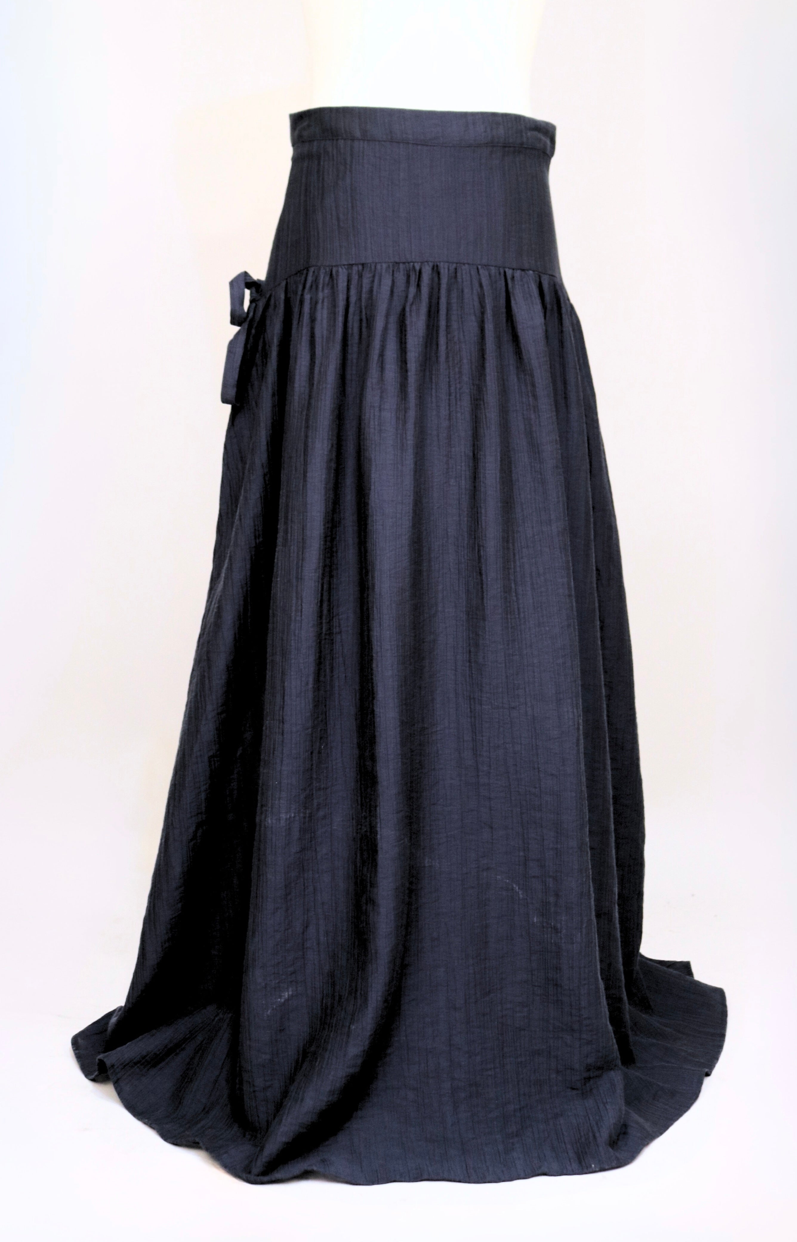 MAXI FALDA DETALLE DE CINTAS