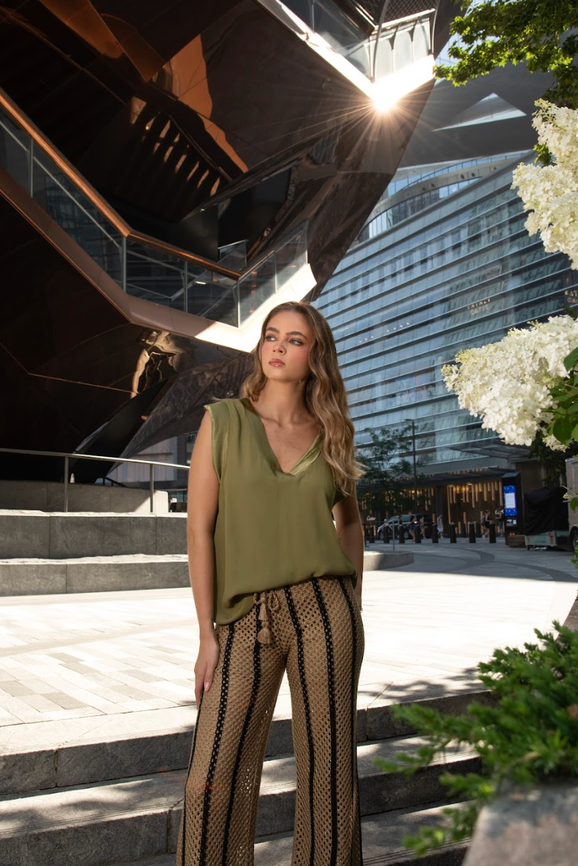 BLUSA CUELLO V SATINADO