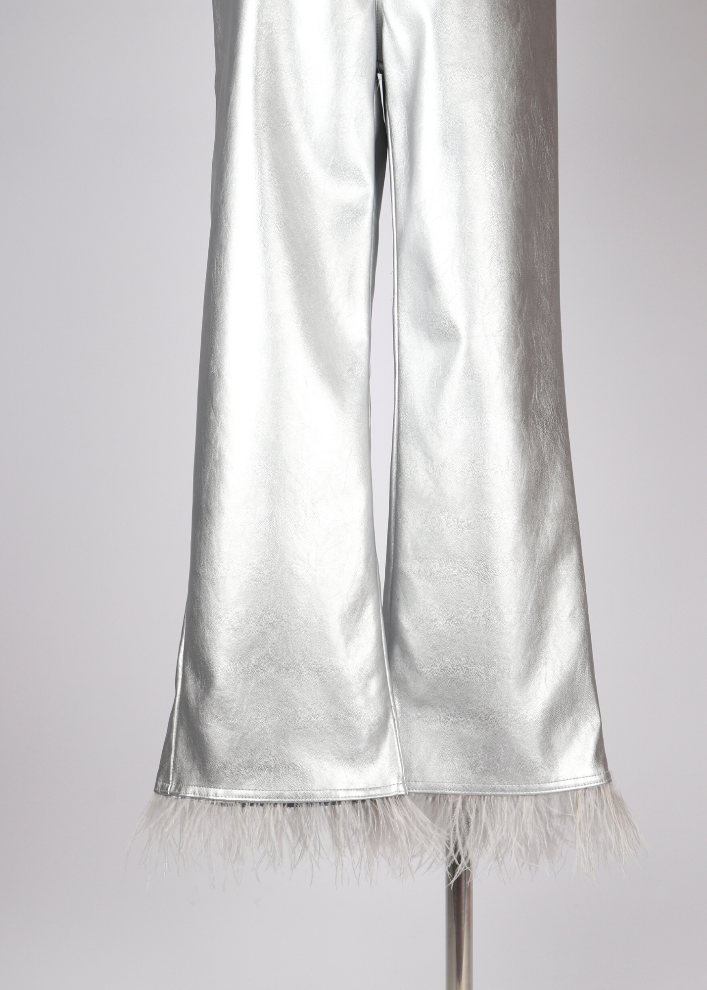 PANTALON PLUMAS VINIPIEL PLATA