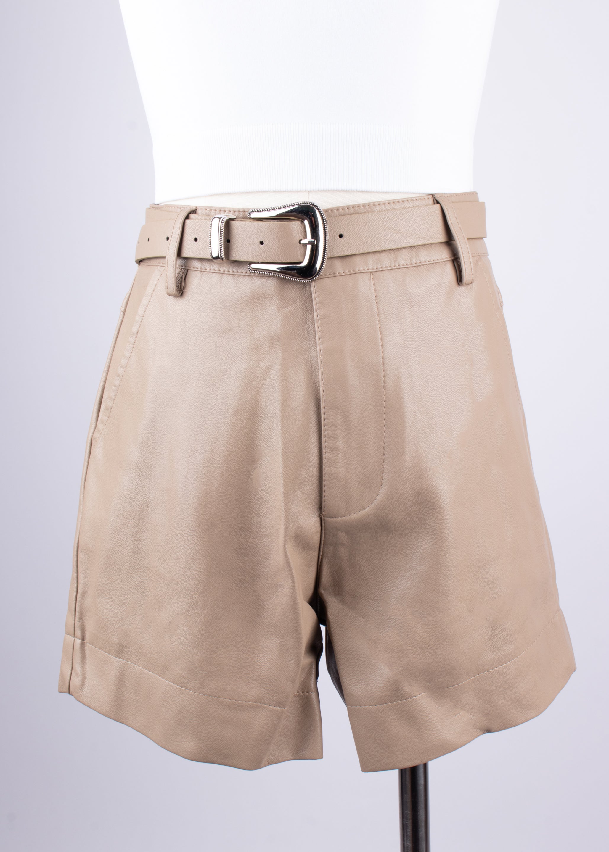 Short vinipiel beige