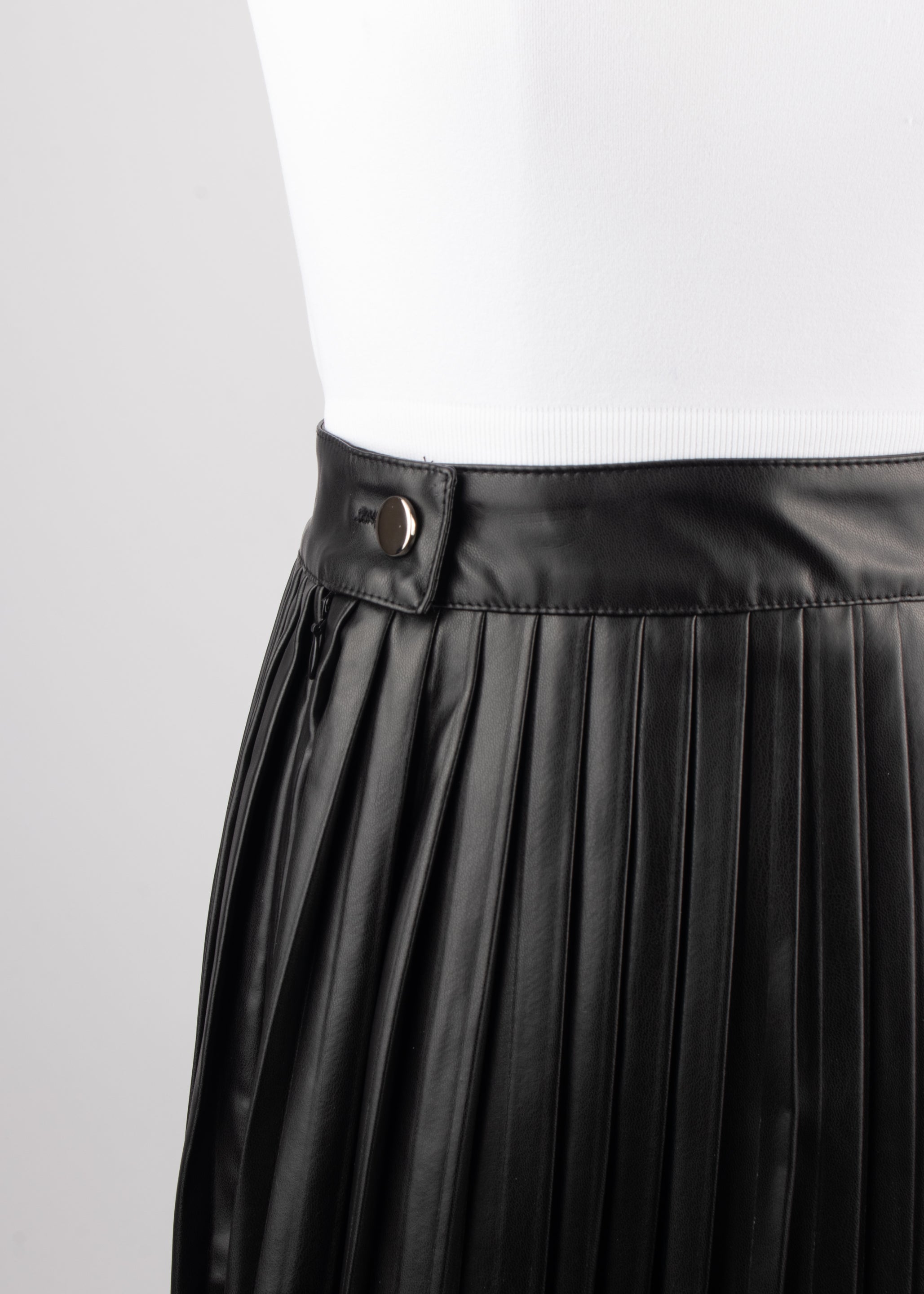 Falda tablones broche vinilpiel