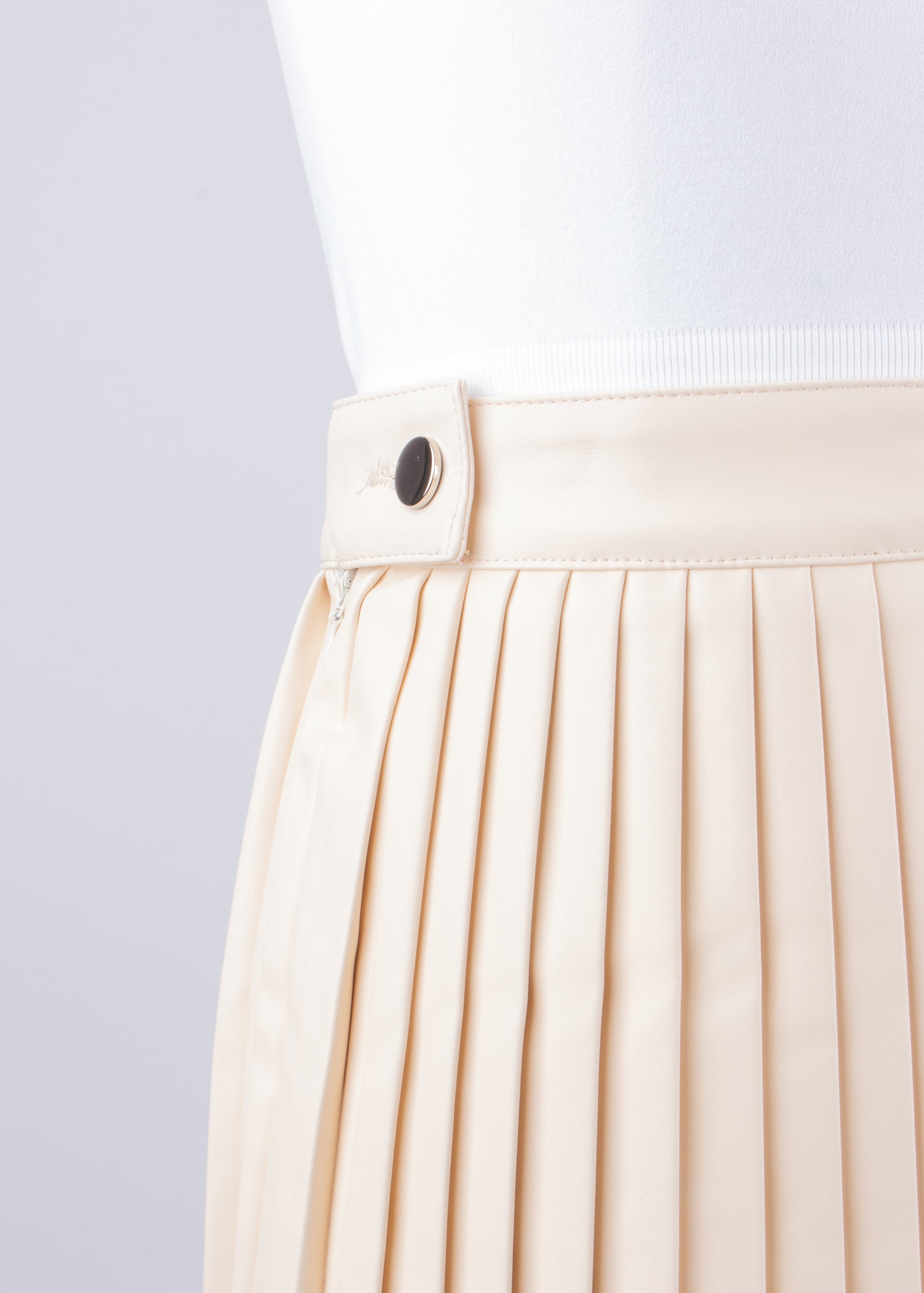 Falda tablones i broche vinilpiel