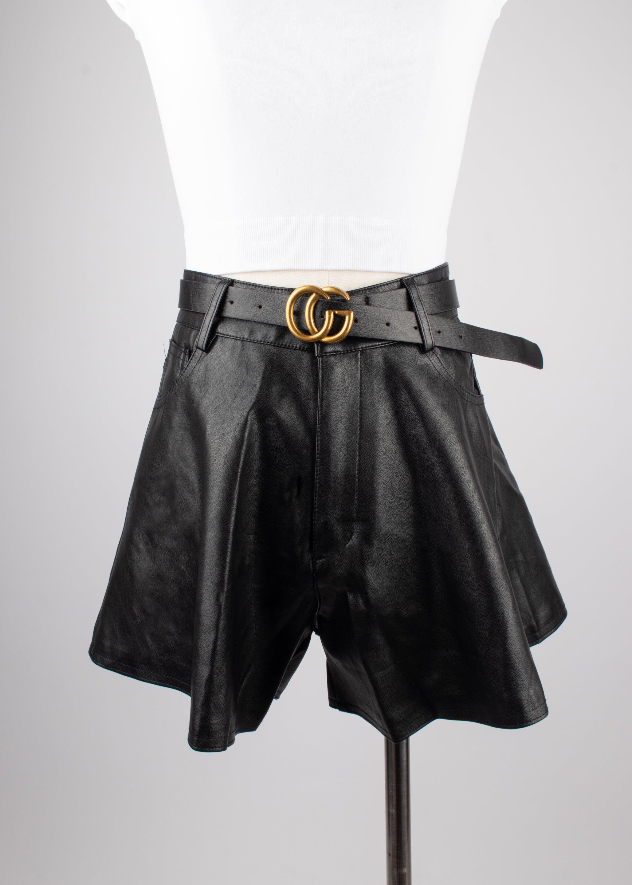 Short fluido vinipiel