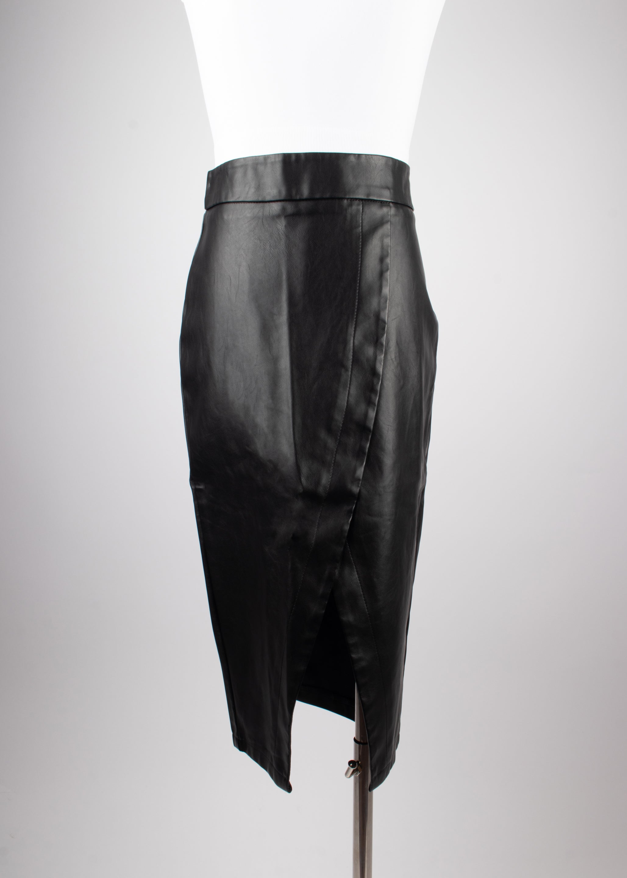 Falda vinilpiel asimétrica negro