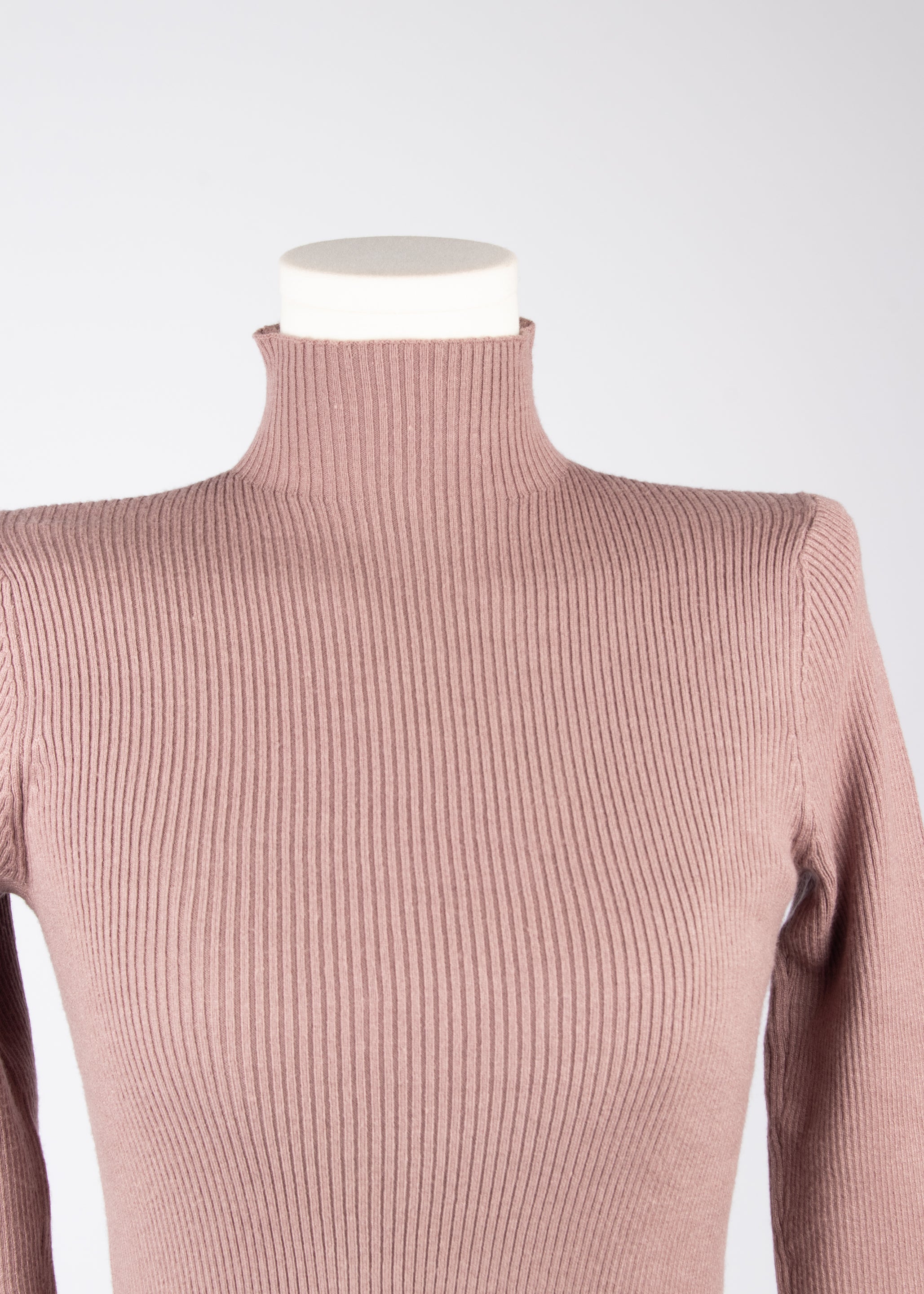 Vestido punto cuello alto con vuelo rosa