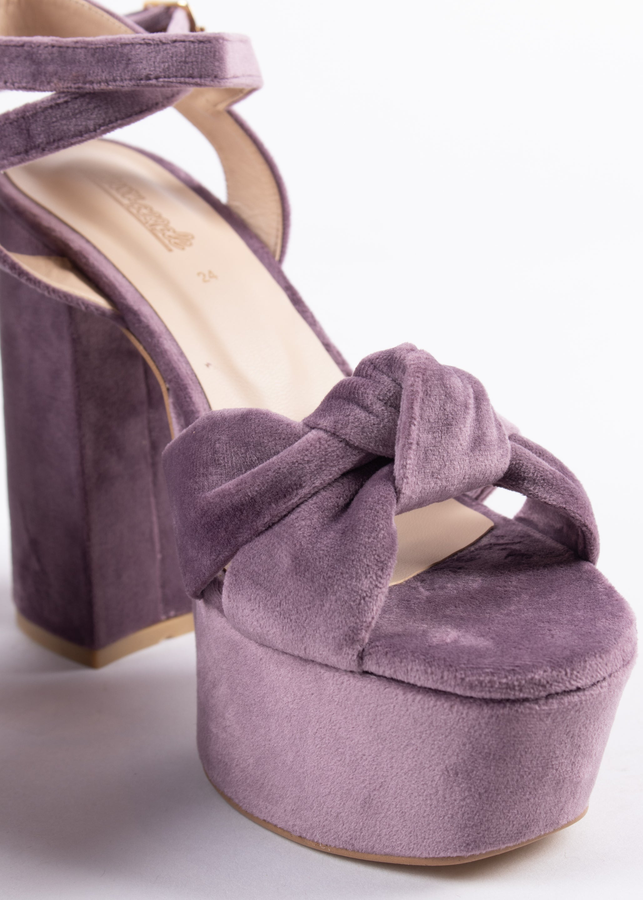 Sandalia nudo terciopelo lila