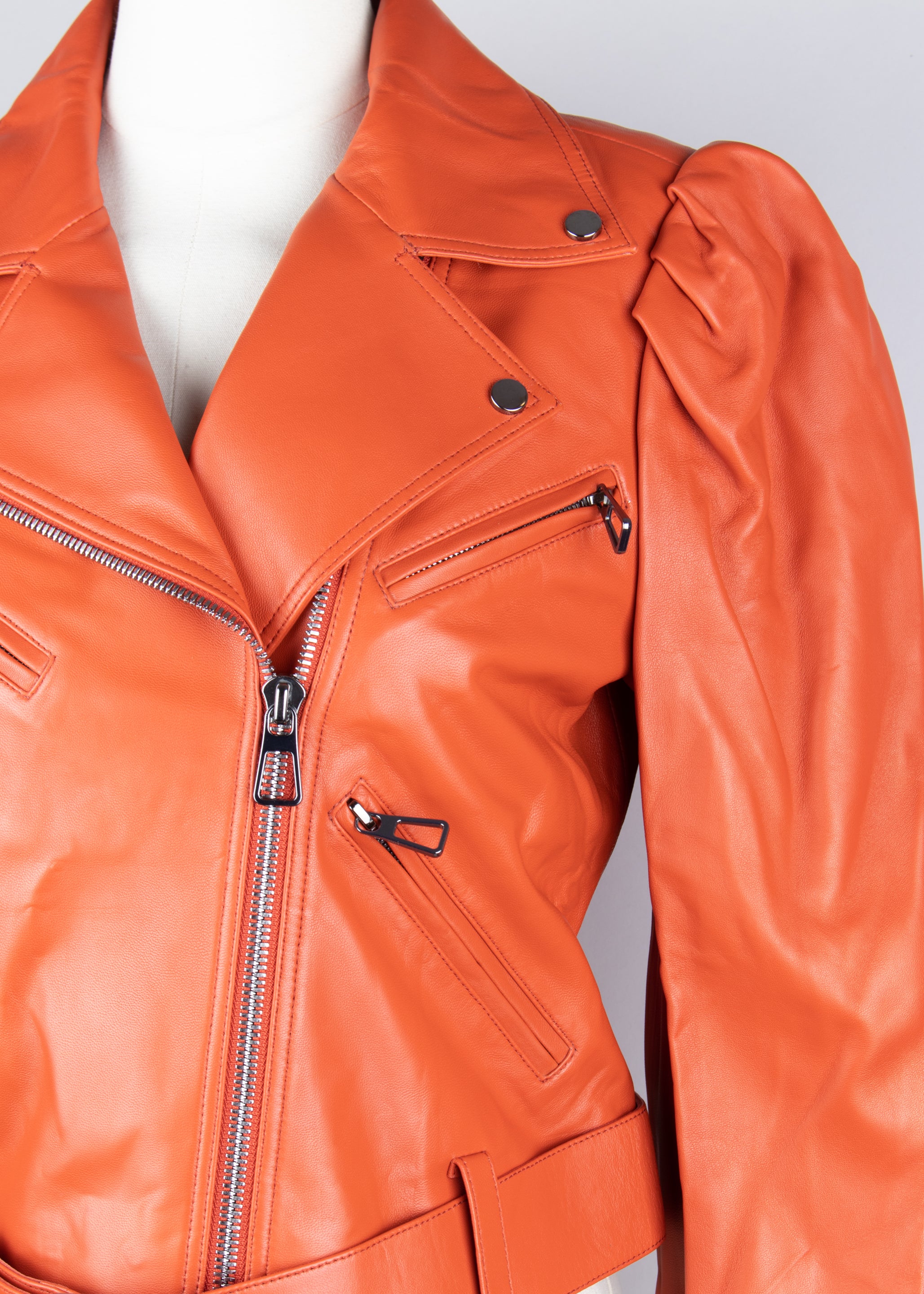 Chaqueta de piel de cordero teñida carmin