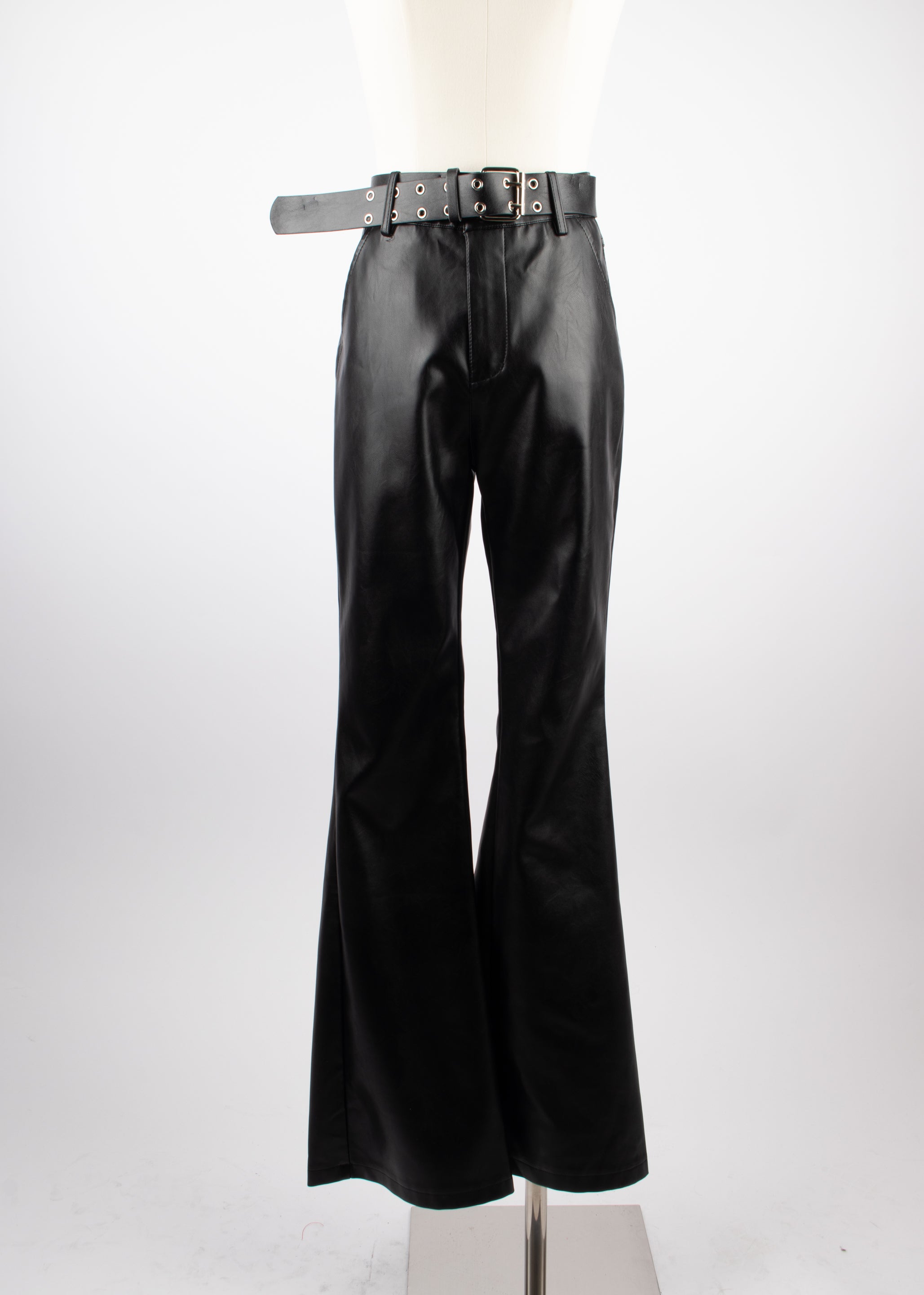 Pantalón vinilpiel campana negro