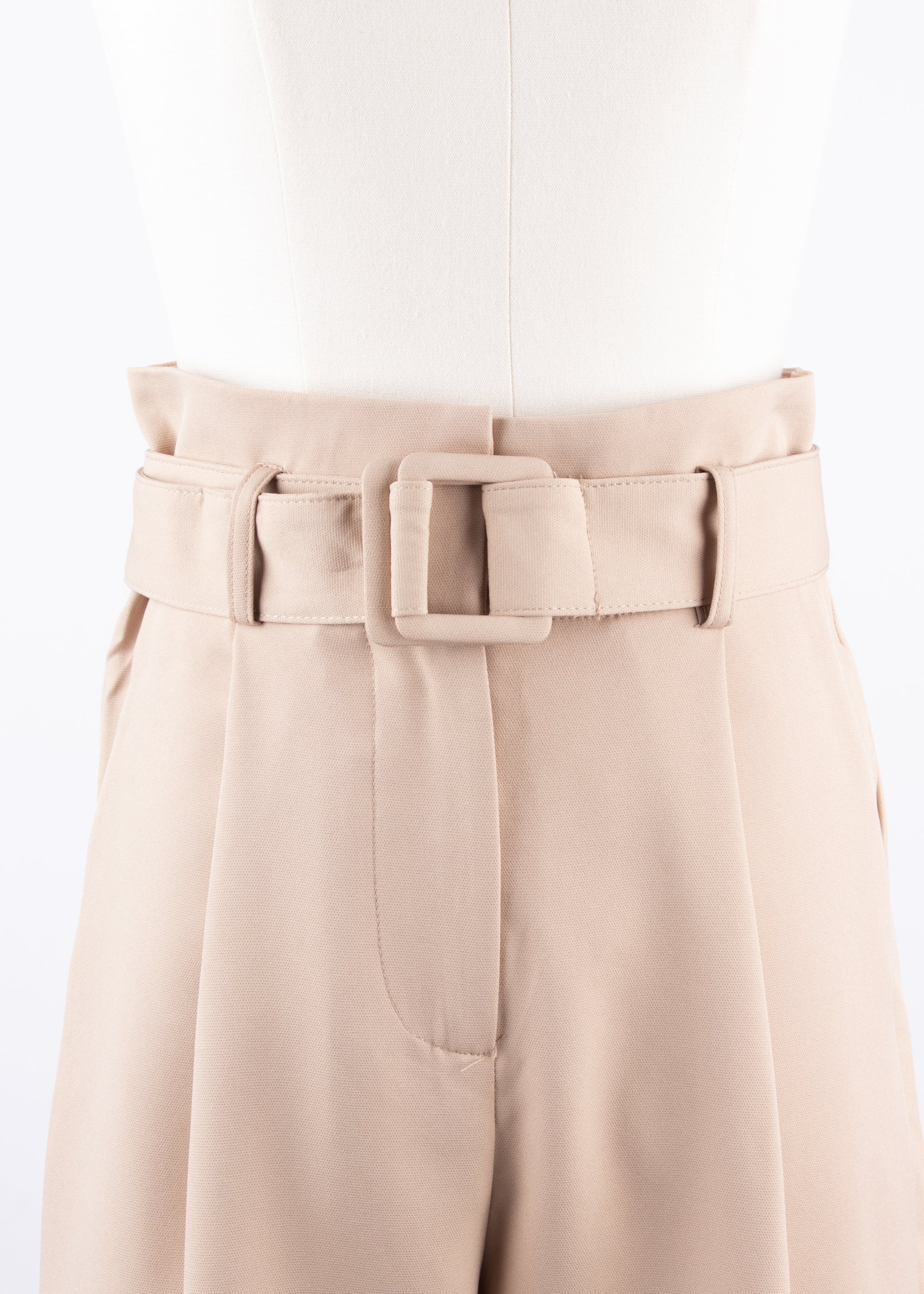 Pantalón recto con cinto beige