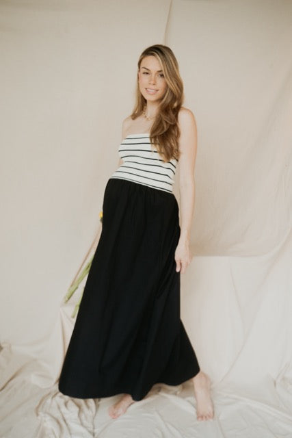 VESTIDO MIDI STRAPLESS DE PUNTO ACANALADO