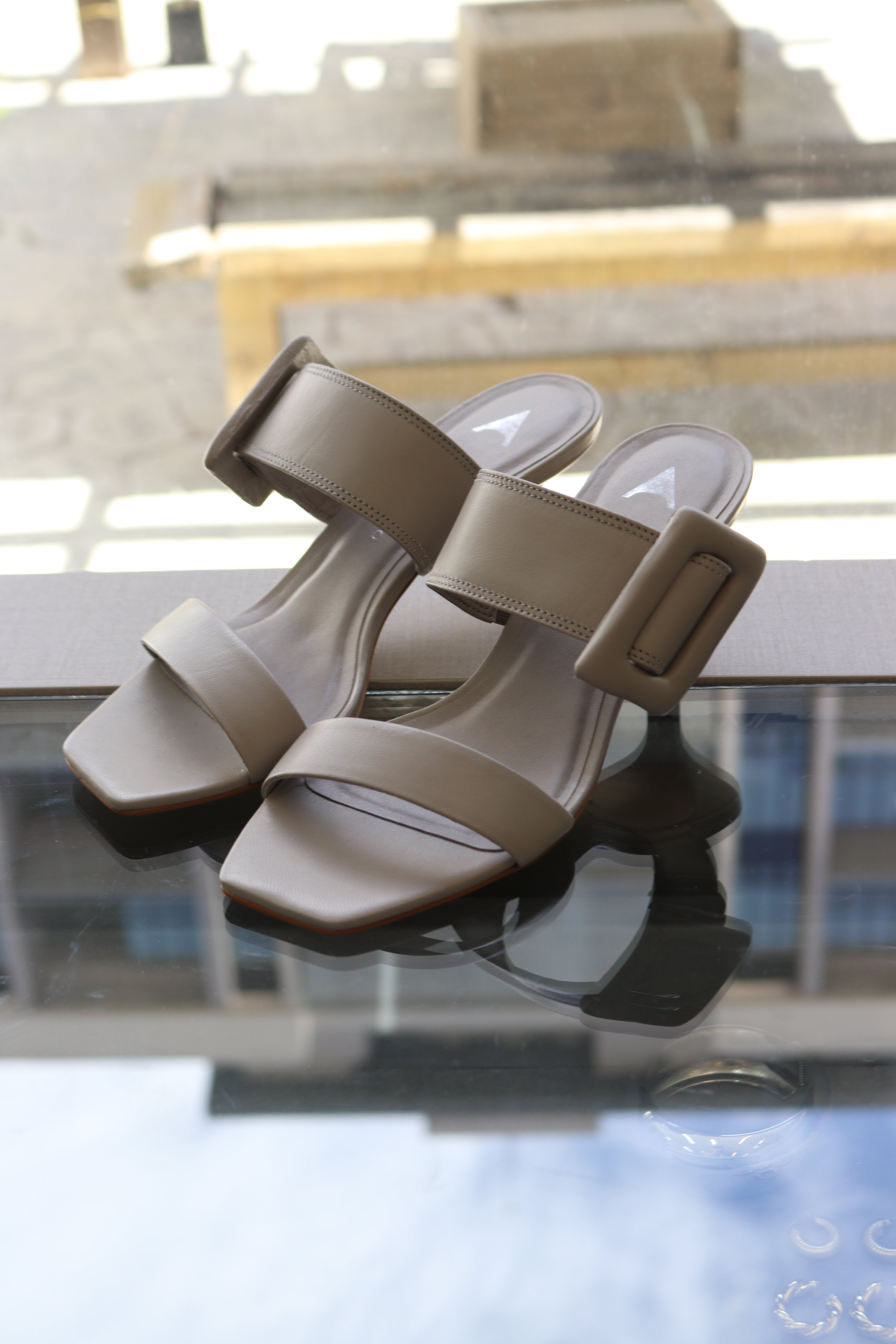 CARRANO SANDALIA SLIDE LEATHER HEBILLA
