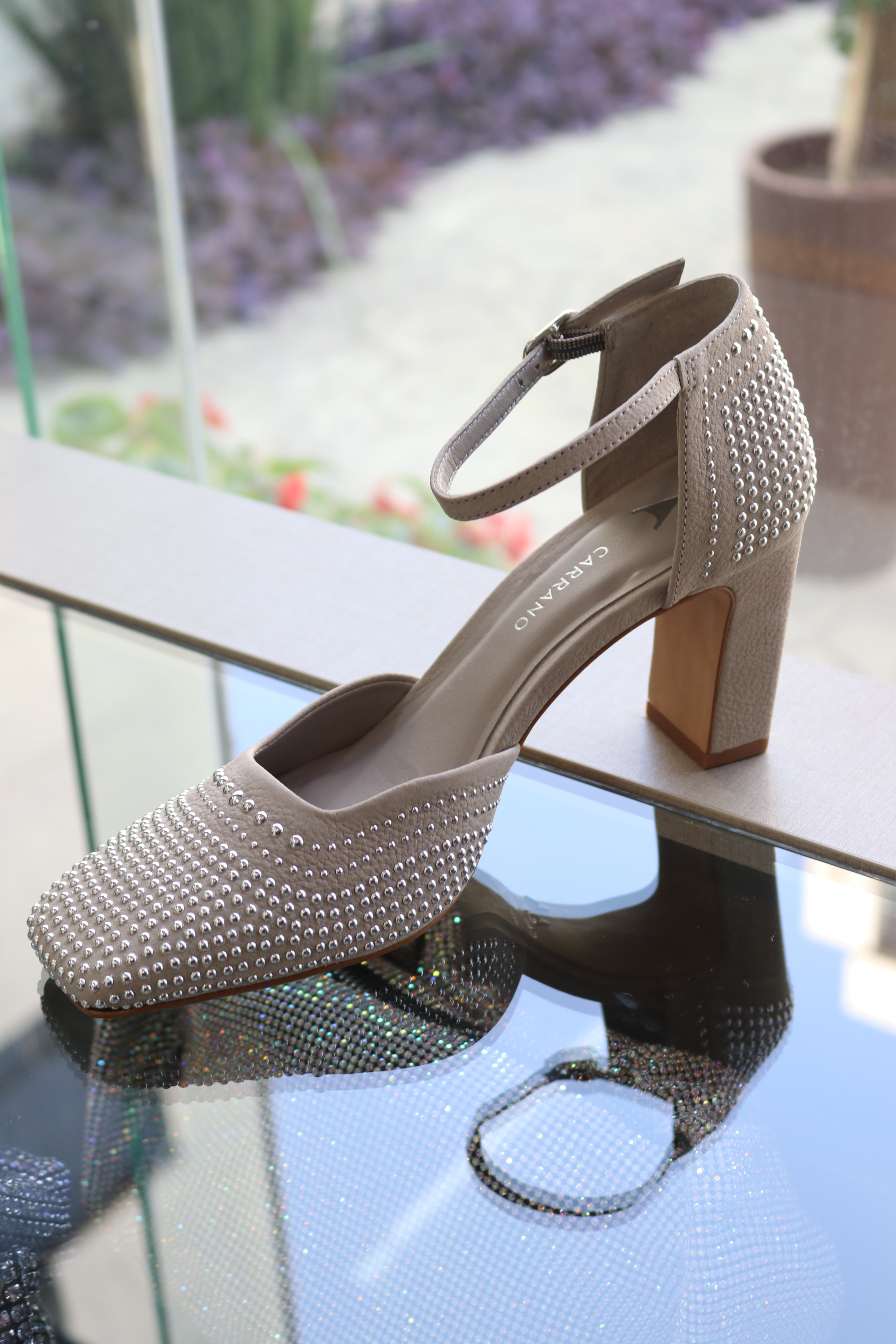 CARRANO ANKLE BUCKLE PUMP NOB SMOOTH STUDDE