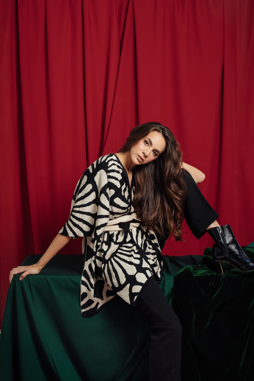 LUXURY VENUS COLOMBIA CHAL NEGRO